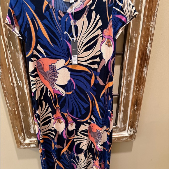 Chico’s NWT Travelers Calla Lily Maxi.India Ink Size 0P Stretchy Beautiful print - Picture 2 of 8